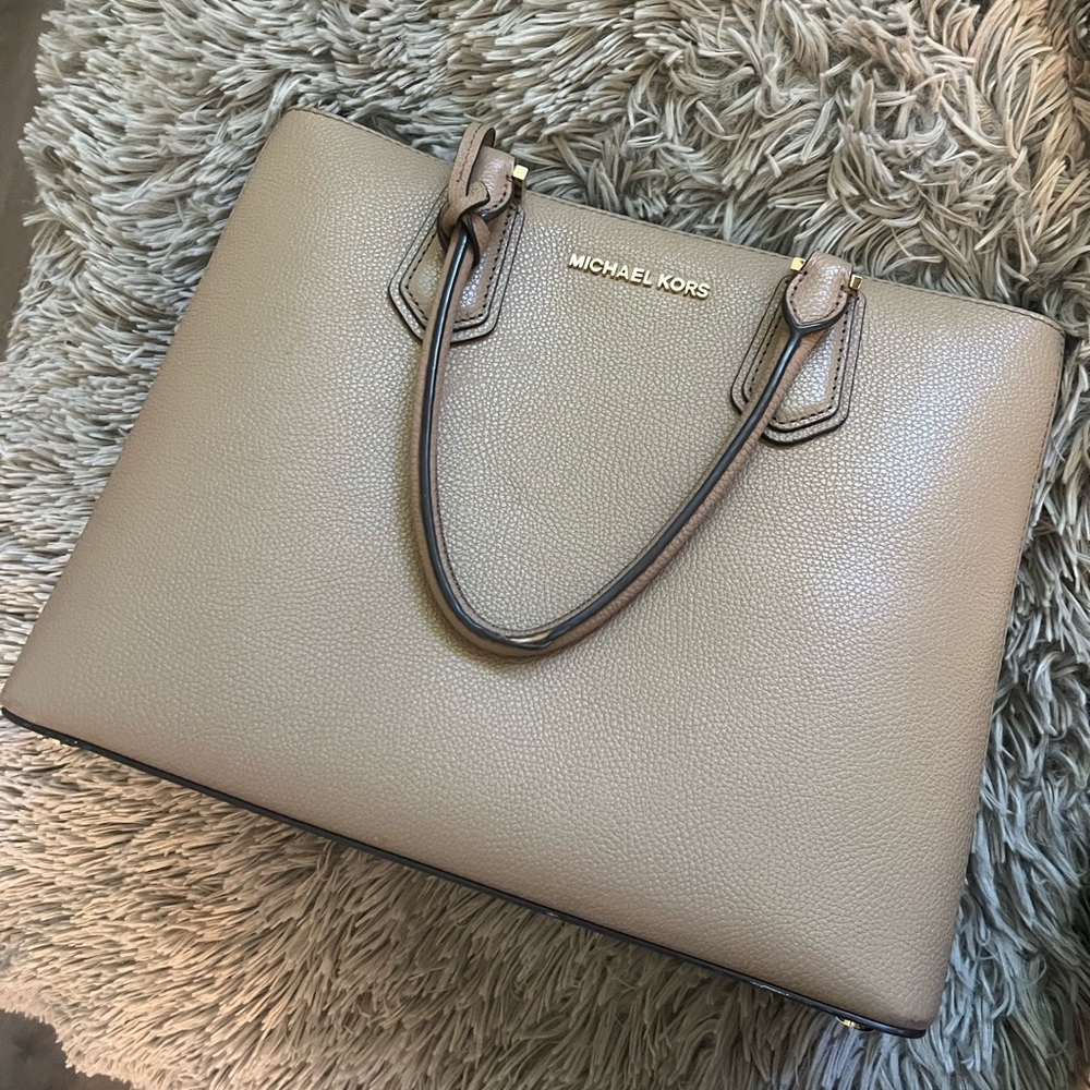 Michael Kors Purse - Picture 3 of 13
